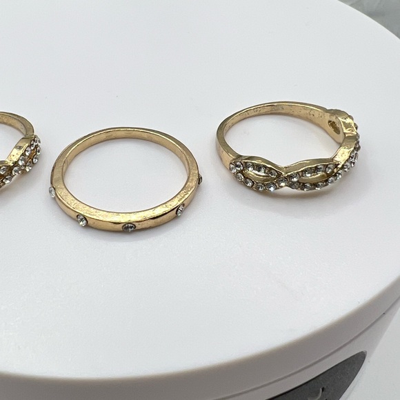 Set of 3 Gold Tone and Crystal Rings SZ 8 NEW - Picture 4 of 5